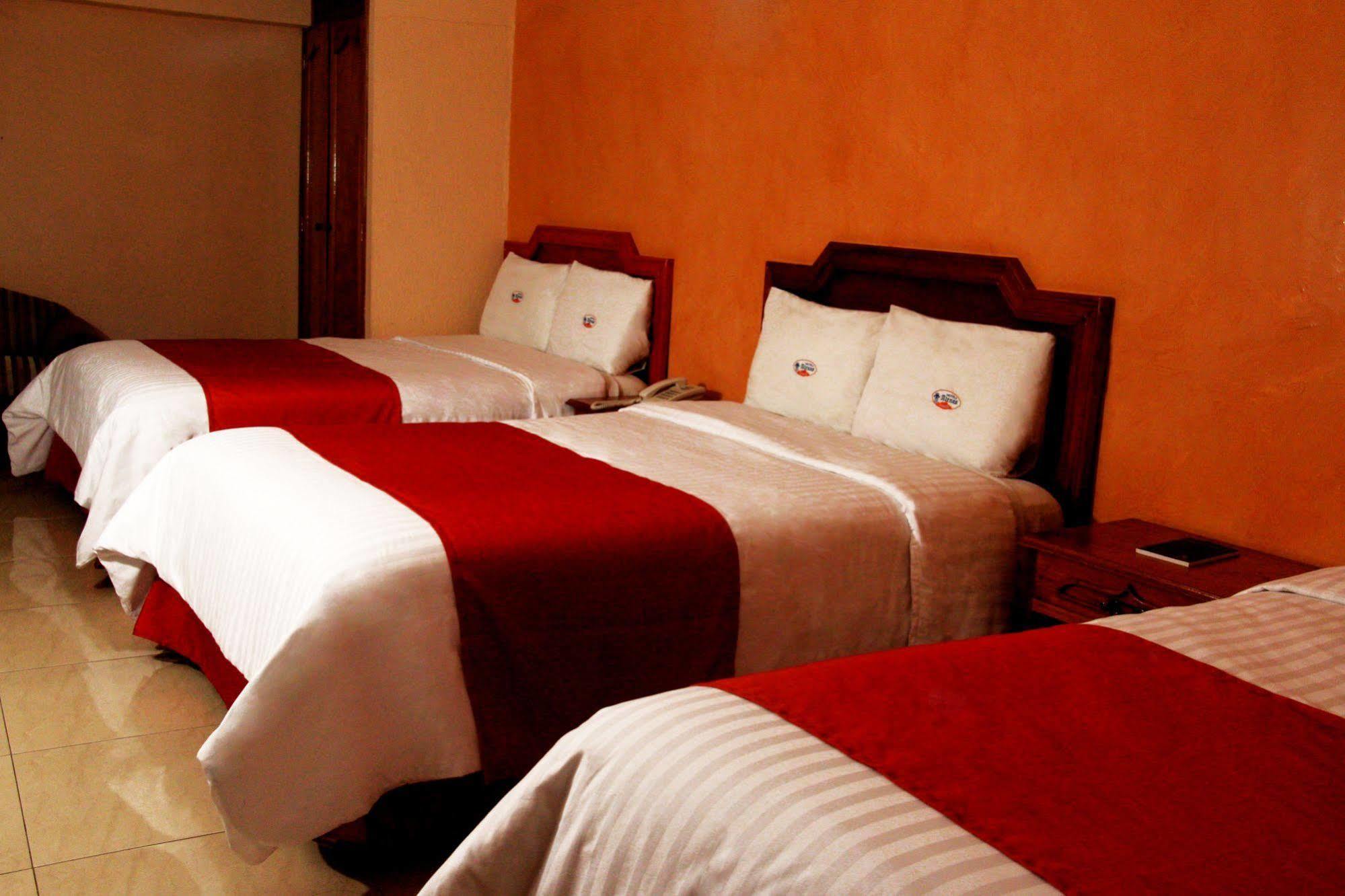 Hotel Atenas خالابا المظهر الخارجي الصورة